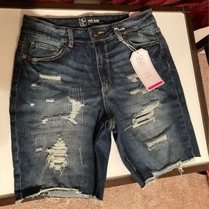 NWT Mid Rise Boyfriend jean shorts